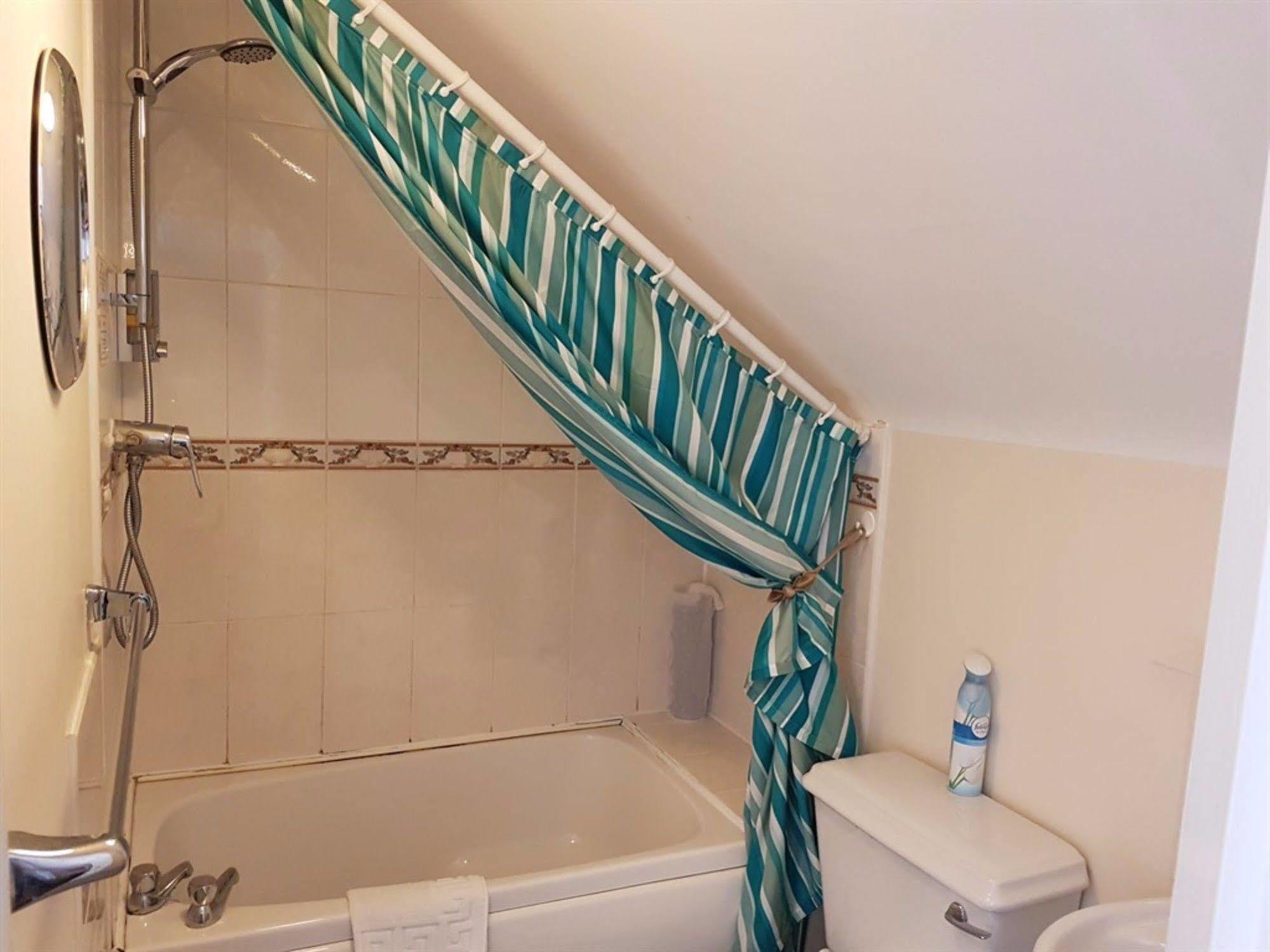 Aaron Lodge Guest House Leicester Ngoại thất bức ảnh